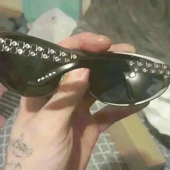 PRADA sunglasses - Picture 5 of 6